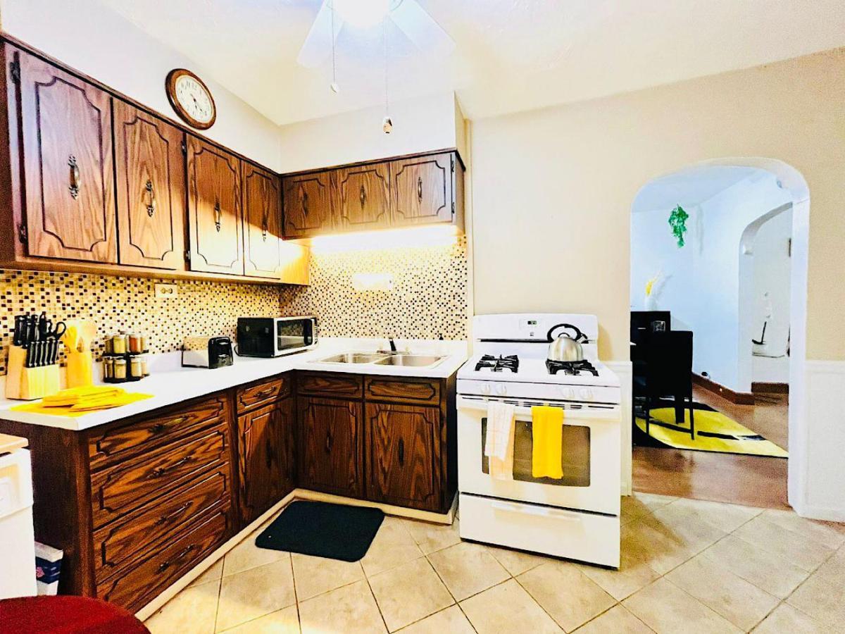 The Amber Retreat - Brooklyn Centre Comfort - Charming Space For Families, Couples & Business Travelers Near Downtown - With 300Mb Wifi, Parking & Self Check-In Cleveland Exteriér fotografie
