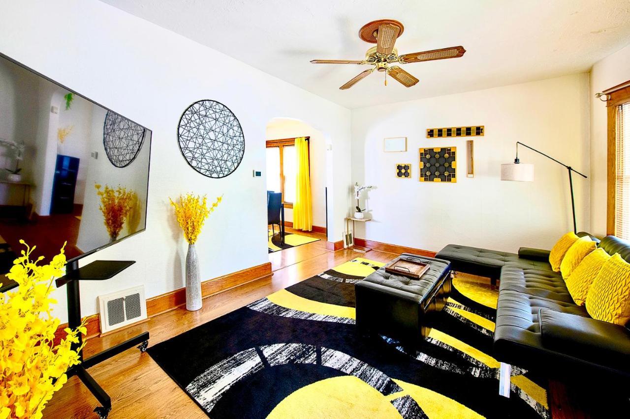 The Amber Retreat - Brooklyn Centre Comfort - Charming Space For Families, Couples & Business Travelers Near Downtown - With 300Mb Wifi, Parking & Self Check-In Cleveland Exteriér fotografie
