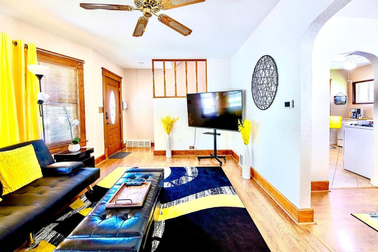 The Amber Retreat - Brooklyn Centre Comfort - Charming Space For Families, Couples & Business Travelers Near Downtown - With 300Mb Wifi, Parking & Self Check-In Cleveland Exteriér fotografie