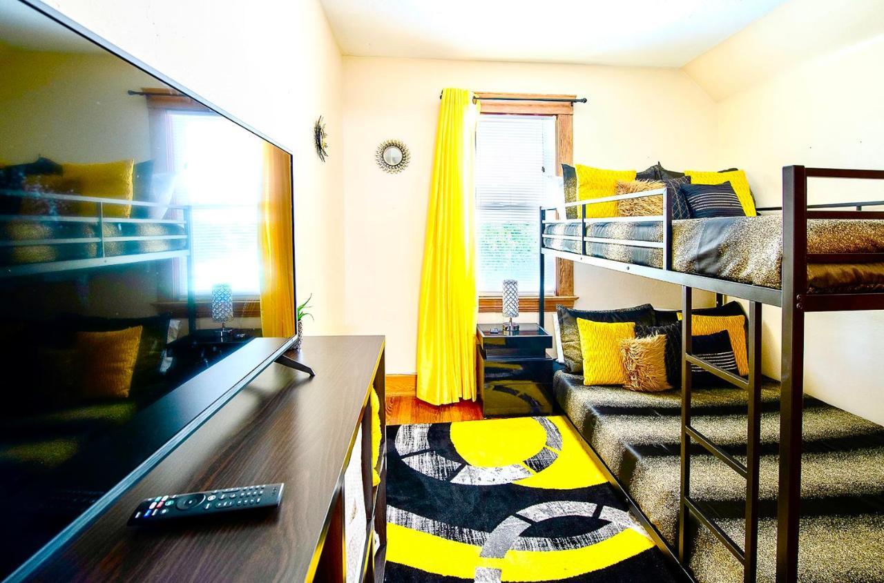 The Amber Retreat - Brooklyn Centre Comfort - Charming Space For Families, Couples & Business Travelers Near Downtown - With 300Mb Wifi, Parking & Self Check-In Cleveland Exteriér fotografie
