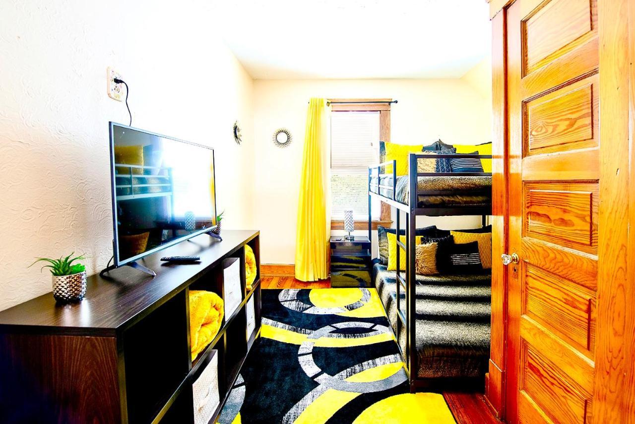 The Amber Retreat - Brooklyn Centre Comfort - Charming Space For Families, Couples & Business Travelers Near Downtown - With 300Mb Wifi, Parking & Self Check-In Cleveland Exteriér fotografie