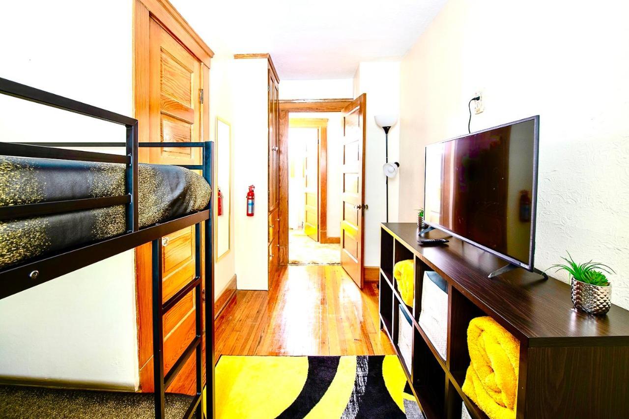 The Amber Retreat - Brooklyn Centre Comfort - Charming Space For Families, Couples & Business Travelers Near Downtown - With 300Mb Wifi, Parking & Self Check-In Cleveland Exteriér fotografie
