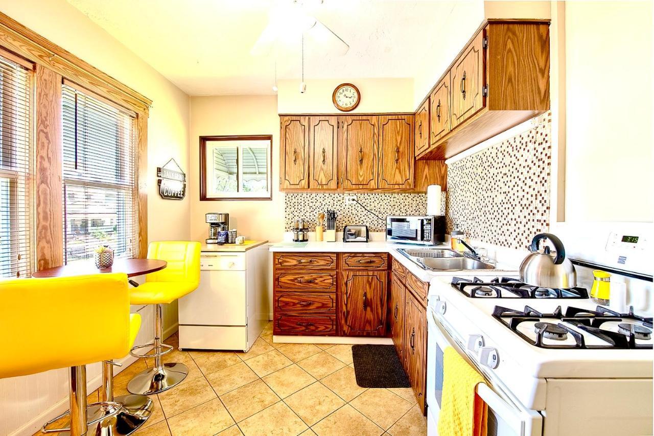The Amber Retreat - Brooklyn Centre Comfort - Charming Space For Families, Couples & Business Travelers Near Downtown - With 300Mb Wifi, Parking & Self Check-In Cleveland Exteriér fotografie