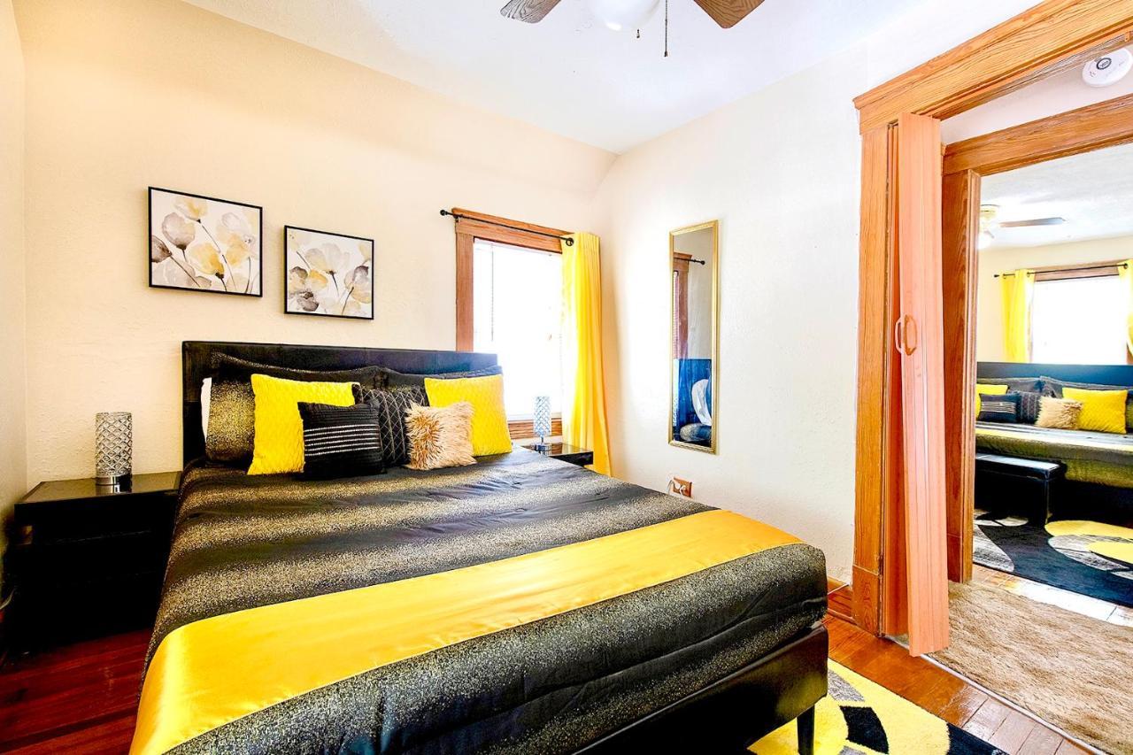 The Amber Retreat - Brooklyn Centre Comfort - Charming Space For Families, Couples & Business Travelers Near Downtown - With 300Mb Wifi, Parking & Self Check-In Cleveland Exteriér fotografie
