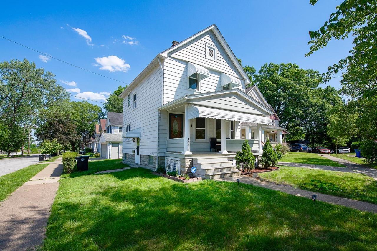 The Amber Retreat - Brooklyn Centre Comfort - Charming Space For Families, Couples & Business Travelers Near Downtown - With 300Mb Wifi, Parking & Self Check-In Cleveland Exteriér fotografie
