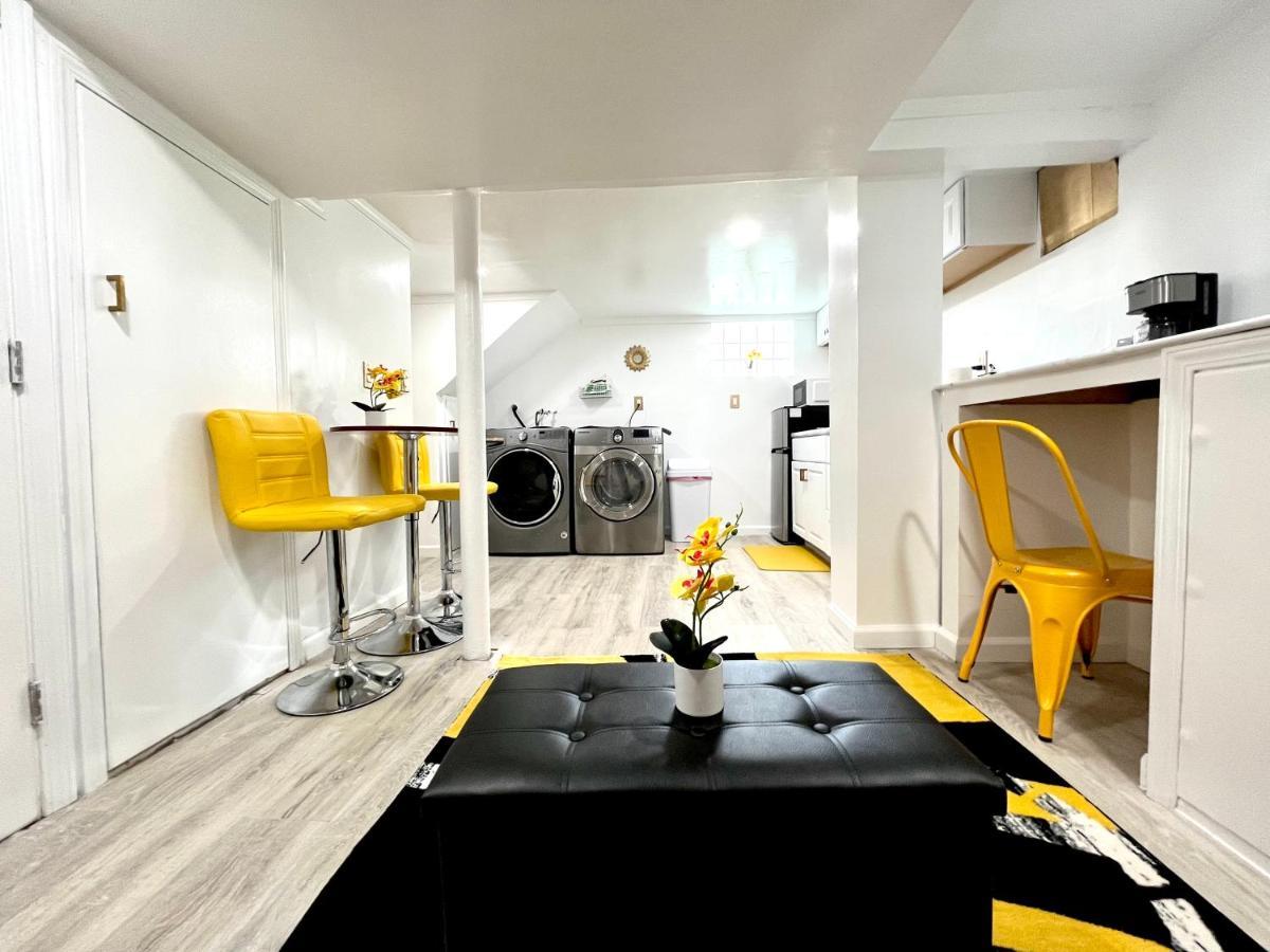 The Amber Retreat - Brooklyn Centre Comfort - Charming Space For Families, Couples & Business Travelers Near Downtown - With 300Mb Wifi, Parking & Self Check-In Cleveland Exteriér fotografie